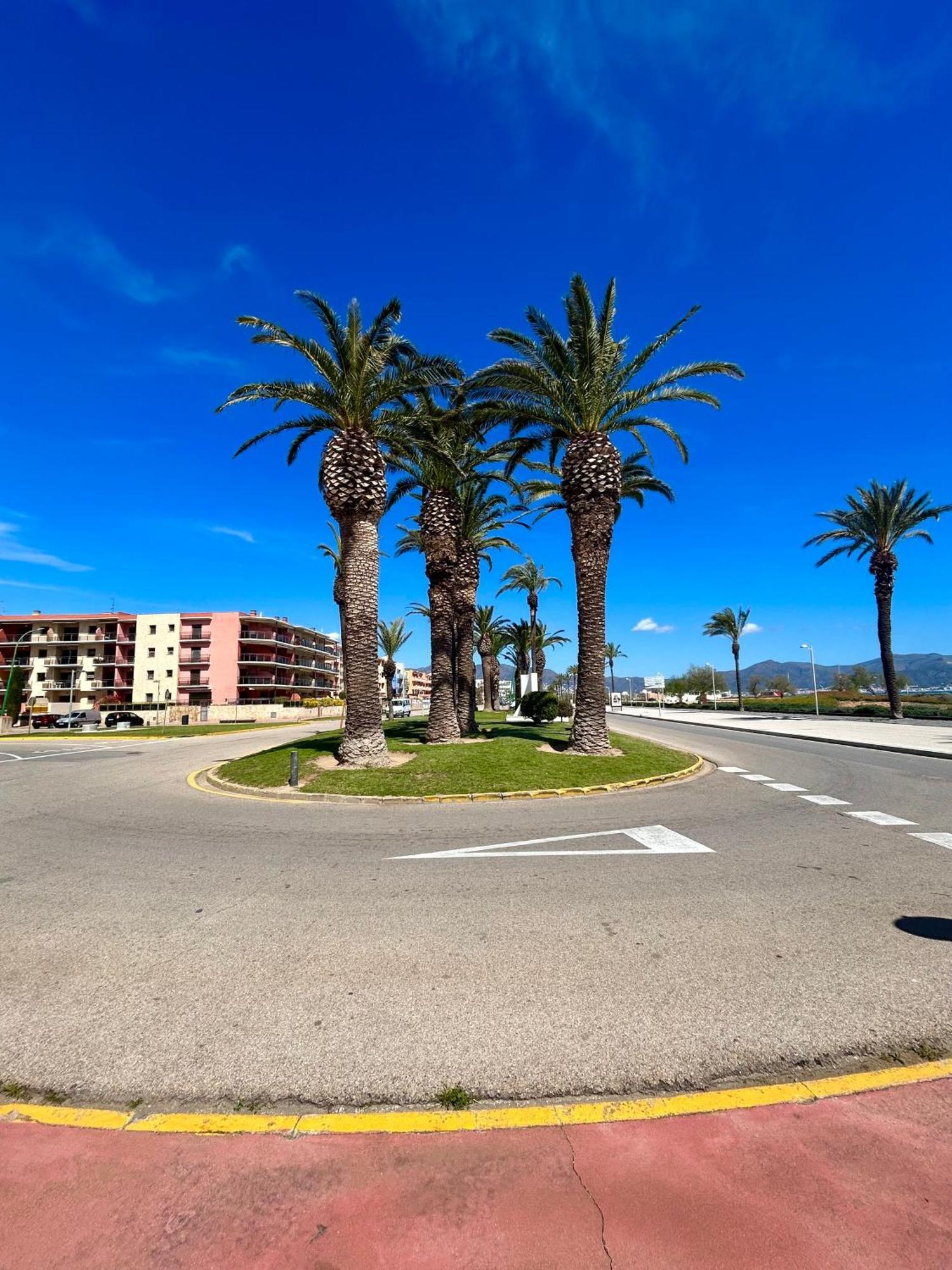 A Perte De Vue Linge De Maison Fourni Empuriabrava Bagian luar foto